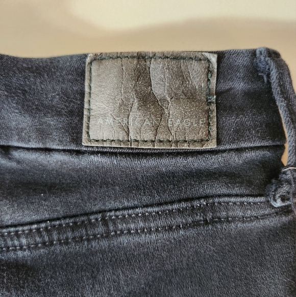 American Eagle Womens |4| Black Next Level Stretch Curvy Hi-Rise Shortie - Picture 4 of 7